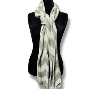182. 5/$20 🌸 Unbranded teal and gray pattern, scarf knit